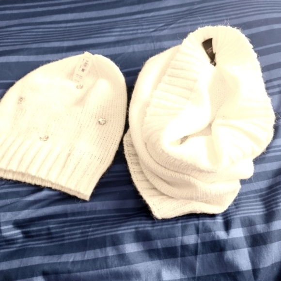 Victoria Secret head and neck warmers - Picture 3 of 3